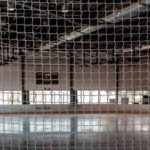 Ogrodzenie lodowiska do hokeja – jaką siatkę zastosować?